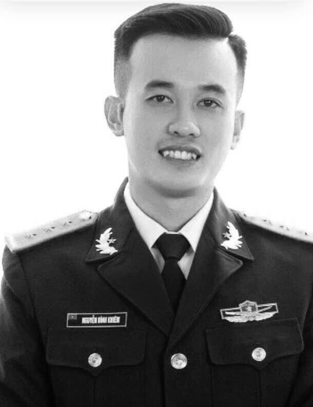 Bộ trưởng Bộ Quốc phòng truy thăng quân hàm từ Thượng úy lên Đại úy đối với đồng chí Nguyễn Đình Khiêm